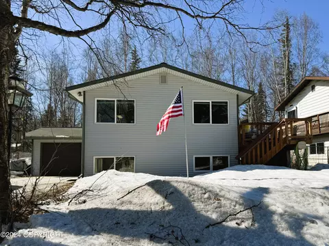7010 Foothill Dr, Anchorage, AK 99504