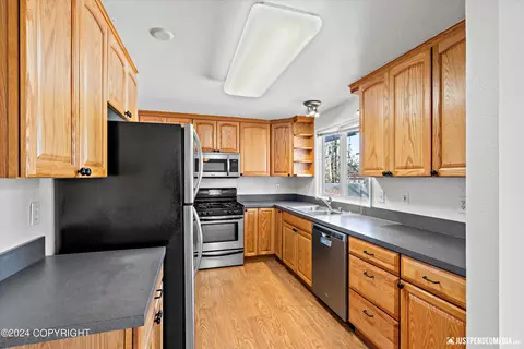 Kitchen - 16951 Baronoff Ave, Eagle River, AK 99577 photo 2 of 5