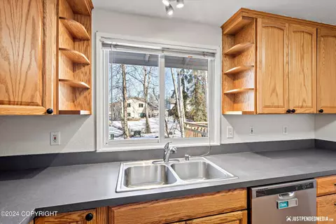 Kitchen - 16951 Baronoff Ave, Eagle River, AK 99577 photo 3 of 5