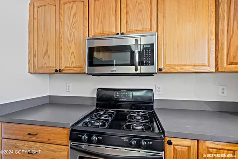 Kitchen - 16951 Baronoff Ave, Eagle River, AK 99577 photo 4 of 5
