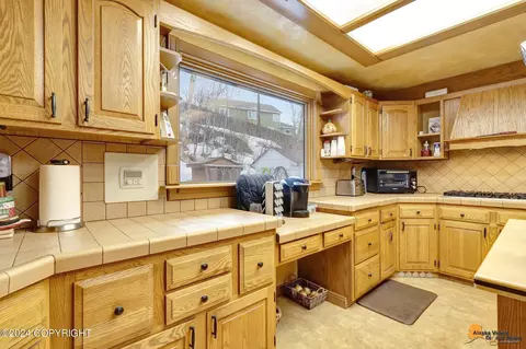 Kitchen - 11833 Lugene Ln, Eagle River, AK 99577 photo 3 of 7