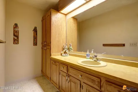 Bath - 11833 Lugene Ln, Eagle River, AK 99577 photo 5 of 6