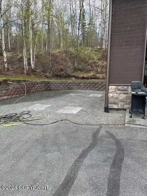 Exterior - 11833 Lugene Ln, Eagle River, AK 99577 photo 8 of 30