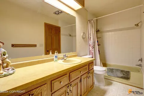 Bath - 11833 Lugene Ln, Eagle River, AK 99577 photo 4 of 6