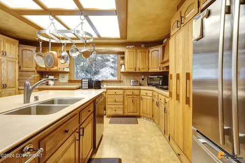 Kitchen - 11833 Lugene Ln, Eagle River, AK 99577 photo 2 of 7