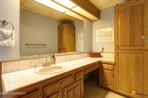 Bath - 11833 Lugene Ln, Eagle River, AK 99577 photo 3 of 6