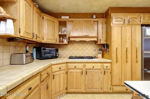 Kitchen - 11833 Lugene Ln, Eagle River, AK 99577 photo 4 of 7