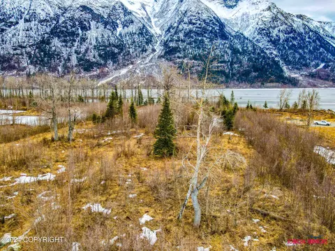 15750 E Riverside Dr, Palmer, AK 99645
