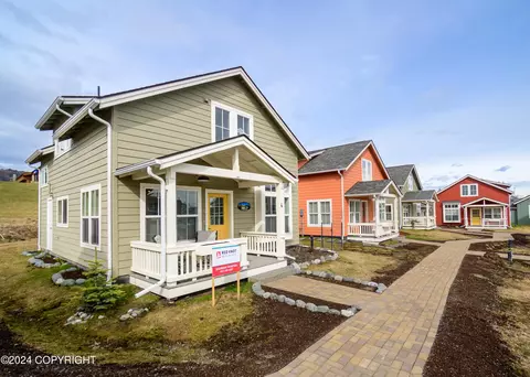 210 Ohlson Ln # 4, Homer, AK 99603