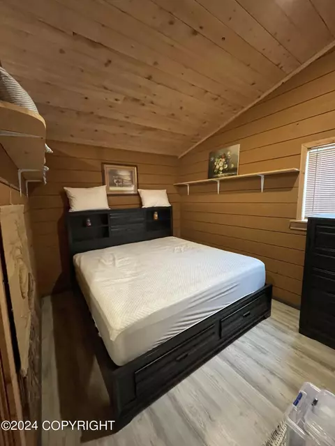Bedroom - 67470 Fishhook Rd, Ninilchik, AK 99639 photo 2 of 3