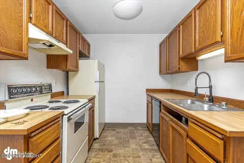 241 Mccarrey St # 3, Anchorage, AK 99508 photo 7