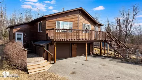 901 N Shenandoah Dr, Palmer, AK 99645