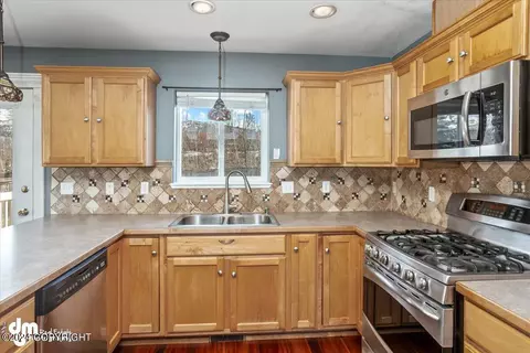 Kitchen - 13509 Vasili Dr, Eagle River, AK 99577 photo 4 of 9