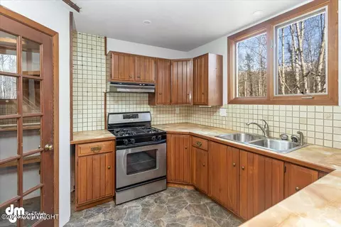 Kitchen - 15712 Shims St, Chugiak, AK 99567 photo 2 of 4