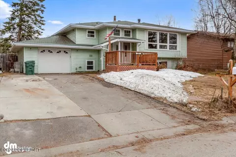 3831 Robin St, Anchorage, AK 99504 photo 3