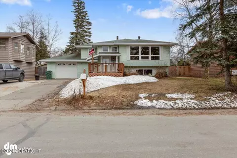 3831 Robin St, Anchorage, AK 99504 photo 2