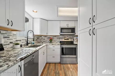Kitchen - 11844 Copper Mountain Dr, Eagle River, AK 99577 photo 2 of 8
