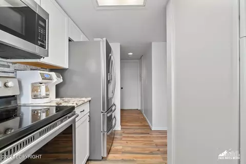 Kitchen - 11844 Copper Mountain Dr, Eagle River, AK 99577 photo 7 of 8