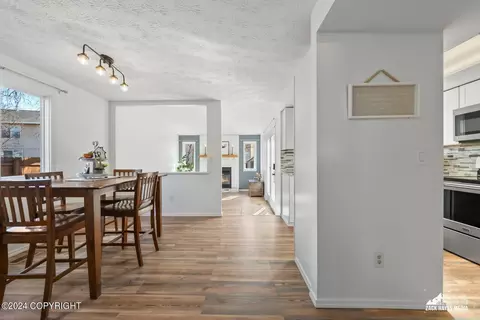 Dining - 11844 Copper Mountain Dr, Eagle River, AK 99577 photo 2 of 4