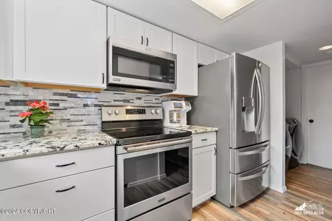 Kitchen - 11844 Copper Mountain Dr, Eagle River, AK 99577 photo 4 of 8