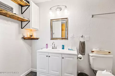 Bath - 4780 E Crane Rd, Wasilla, AK 99654 photo 1 of 3
