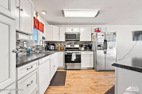 Kitchen - 4780 E Crane Rd, Wasilla, AK 99654 photo 3 of 6