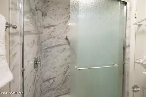 Bath - 1722 Brink Dr, Anchorage, AK 99504 photo 2 of 5