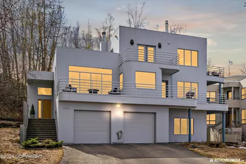 2230 Woodworth Cir, Anchorage, AK 99517