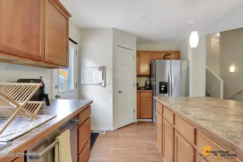 Kitchen - 20567 Pine Crest Ln, Eagle River, AK 99577 photo 5 of 7