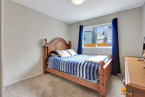 Bedroom - 20567 Pine Crest Ln, Eagle River, AK 99577 photo 7 of 11