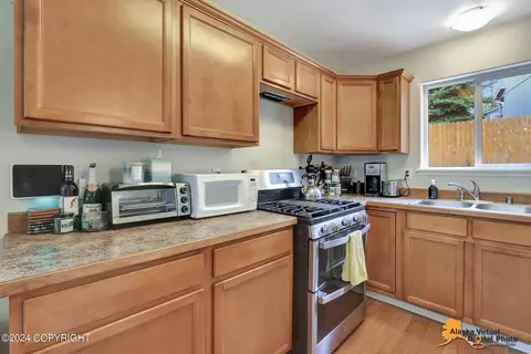 Kitchen - 20567 Pine Crest Ln, Eagle River, AK 99577 photo 4 of 7