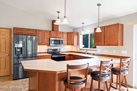 7632 W Sun Ridge Cir, Wasilla, AK 99623
