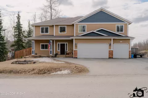 1190 N Jack Nicklaus Dr, Wasilla, AK 99623