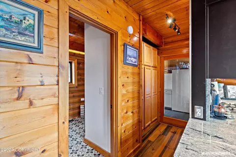 Entry Way - 2016 Mount Kiliak Cir, Eagle River, AK 99577 photo 4 of 6