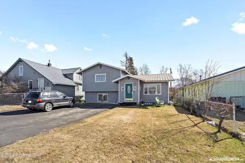 339 S Bailey St, Palmer, AK 99645