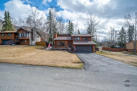 9611 Nizki Cir, Eagle River, AK 99577