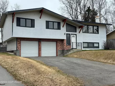 8521 E 11th Ct, Anchorage, AK 99504