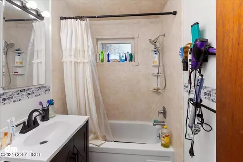 Bath - 8112 E 4th Ave, Anchorage, AK 99504 photo 4 of 4
