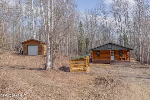 696 Garner Dr, Fairbanks, AK 99709