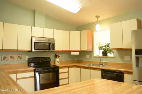 8410 E 12th Ct, Anchorage, AK 99504 photo 7