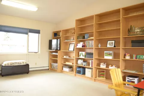 8410 E 12th Ct, Anchorage, AK 99504 photo 12