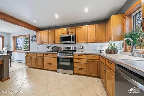 Kitchen - 17135 Santa Maria Dr, Eagle River, AK 99577 photo 2 of 8