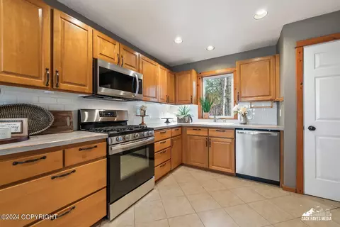 Kitchen - 17135 Santa Maria Dr, Eagle River, AK 99577 photo 7 of 8