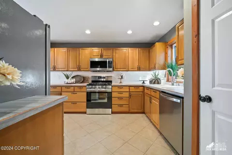 Kitchen - 17135 Santa Maria Dr, Eagle River, AK 99577 photo 3 of 8