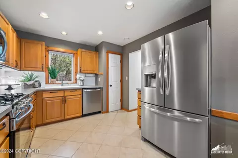 Kitchen - 17135 Santa Maria Dr, Eagle River, AK 99577 photo 6 of 8