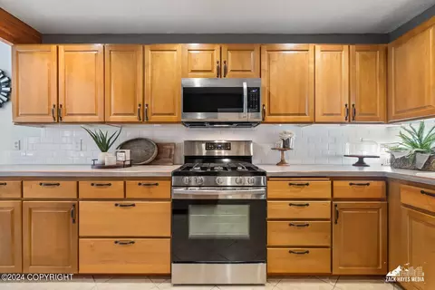 Kitchen - 17135 Santa Maria Dr, Eagle River, AK 99577 photo 8 of 8