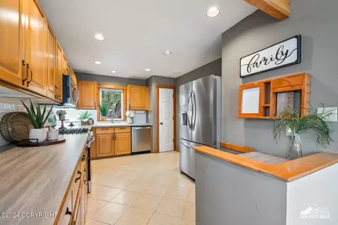 Kitchen - 17135 Santa Maria Dr, Eagle River, AK 99577 photo 4 of 8