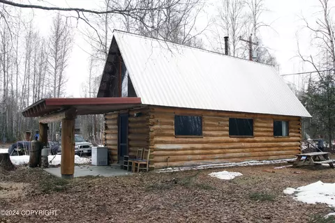 22099 S G St, Talkeetna, AK 99676