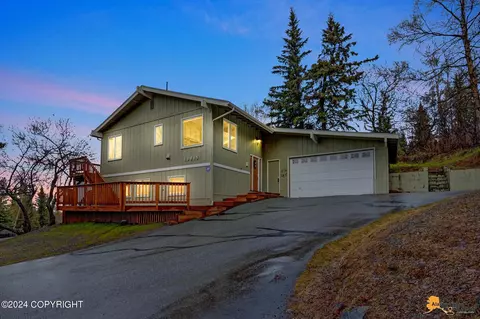 10015 Main Tree Dr, Anchorage, AK 99507