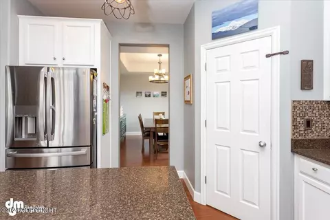 Kitchen - 9134 Eagle River Ln, Eagle River, AK 99577 photo 6 of 7
